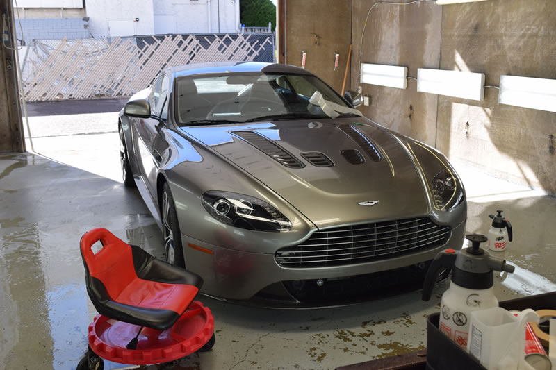 Aston Martin V12 Vantage Silver