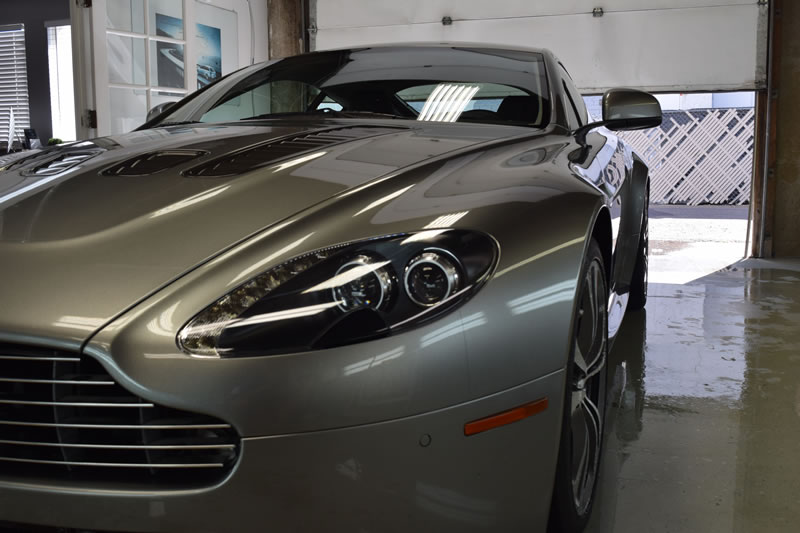 Aston Martin V12 Vantage Silver