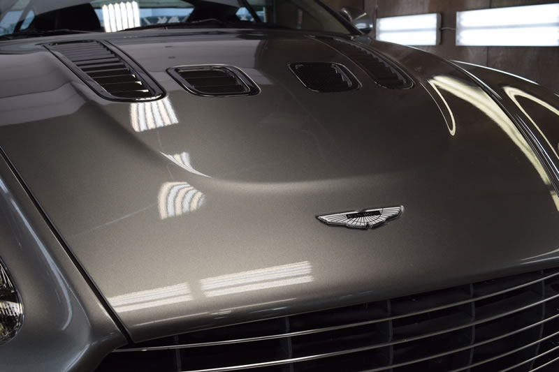 Aston Martin V12 Vantage Silver