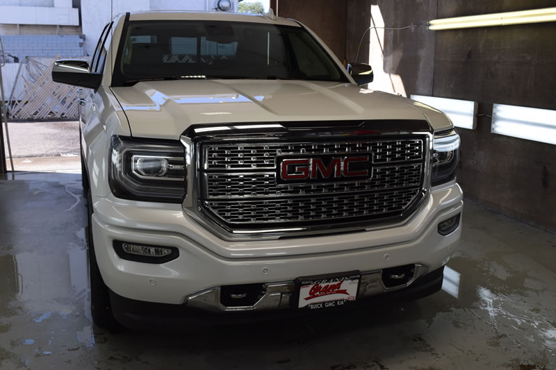 GMC Sierra Denali White