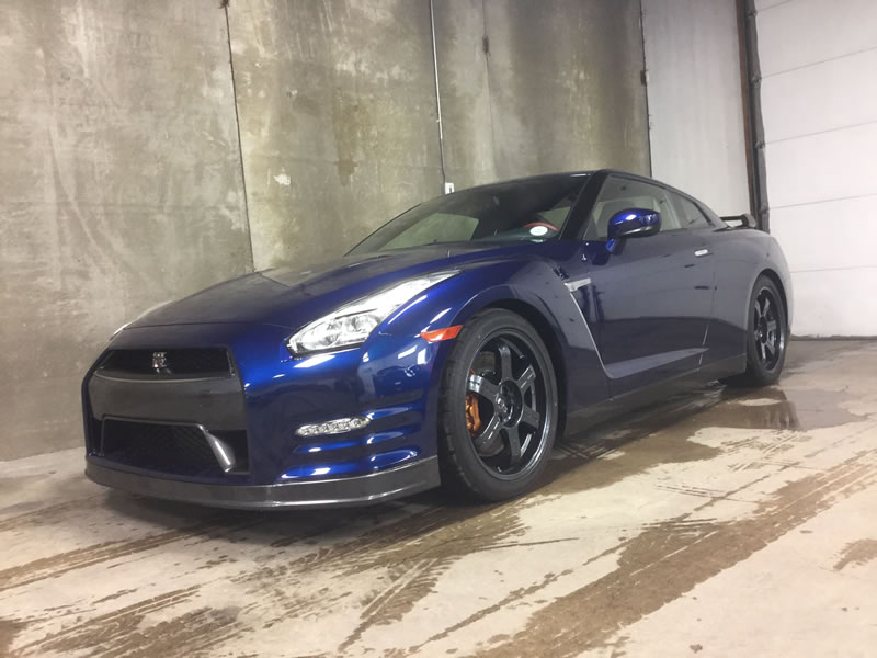 Nissan GTR 24" Platinum and Bumper