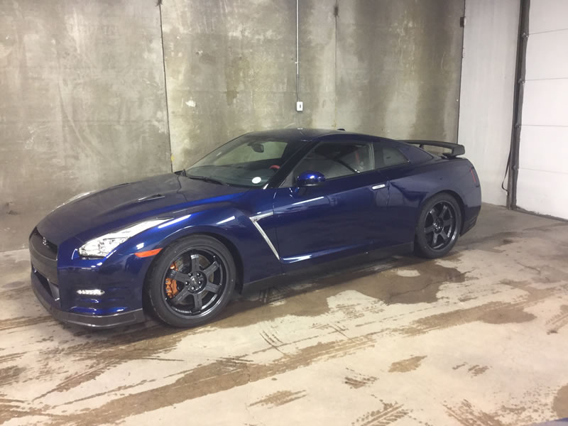 Nissan GTR 24" Platinum and Bumper