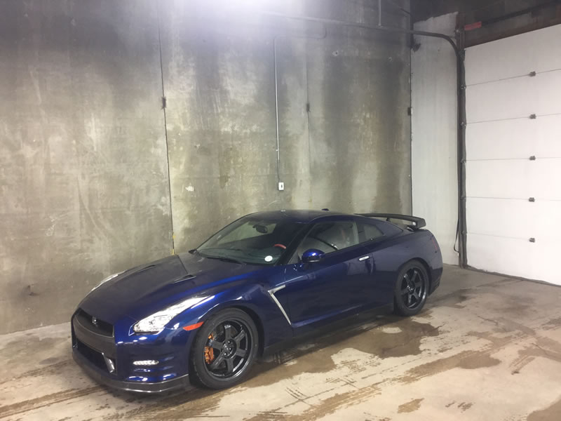 Nissan GTR 24" Platinum and Bumper