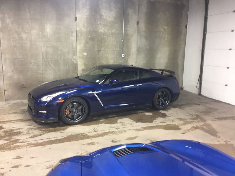 Nissan GTR 24" Platinum and Bumper