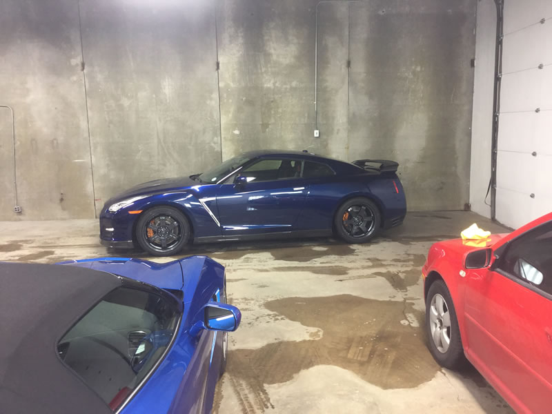 Nissan GTR 24" Platinum and Bumper