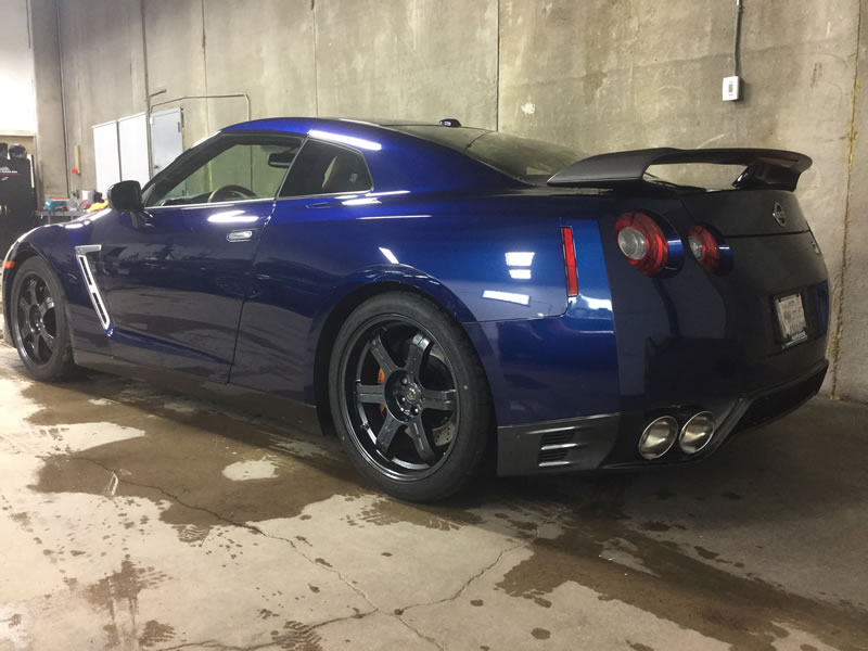 Nissan GTR 24" Platinum and Bumper