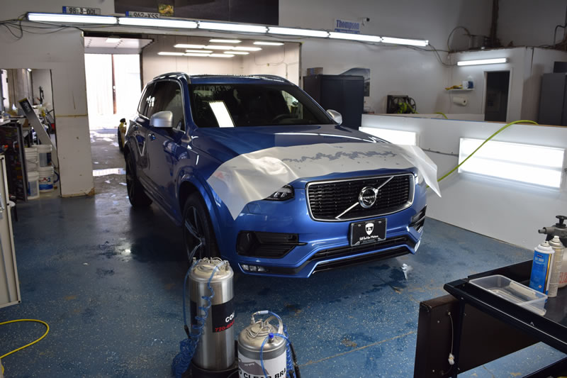 Blue Volvo XC90 Type R