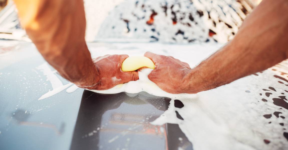 wash car two-bucket hand-washing method