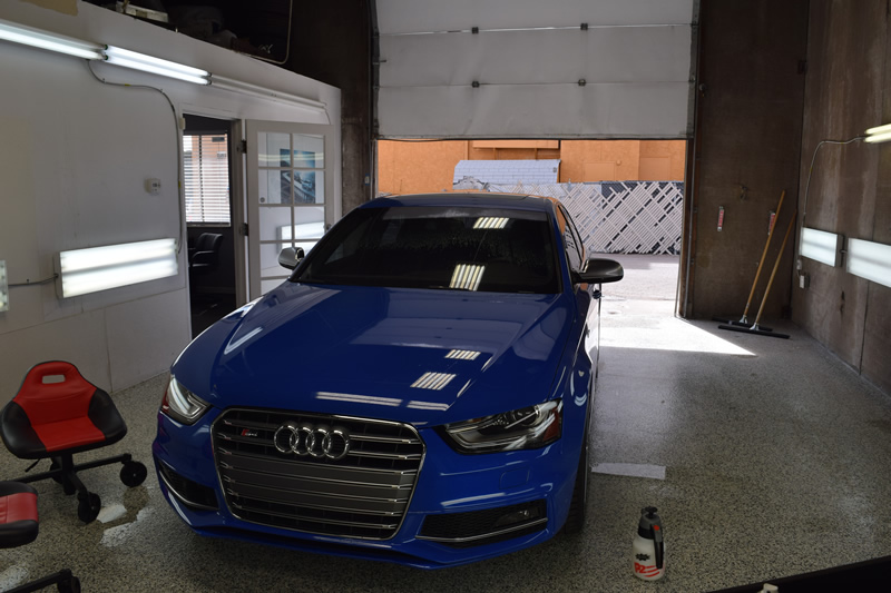 Blue Audi S4 18 Plat and Bumper